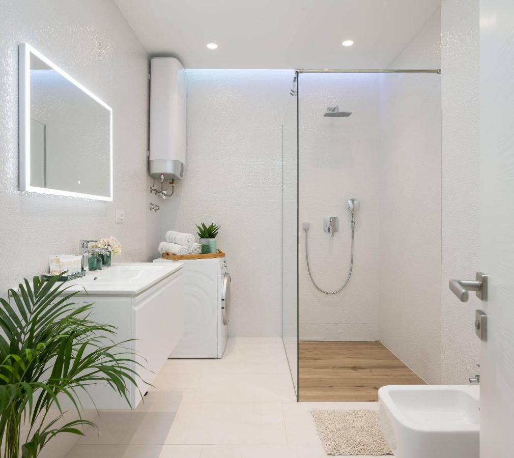 Luxury Design Beach Front Apartment Sukosan Ngoại thất bức ảnh
